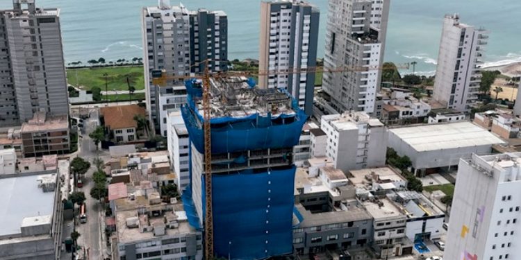 ZAMIR VILLAVERDE DESMIENTE CON FOTOS A WOLFGANG GROZO Y ASEGURA CONOCERLO DESDE 2018: “ÉL ME VISITÓ EN MI DOMICILIO”