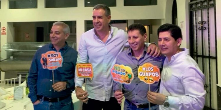 ZAMIR VILLAVERDE DESMIENTE CON FOTOS A WOLFGANG GROZO Y ASEGURA CONOCERLO DESDE 2018: “ÉL ME VISITÓ EN MI DOMICILIO”