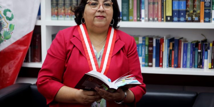 JUEZA SUPREMA TITULAR EMILIA BUSTAMANTE OYAGUE DEMANDA A CIUDADANÍA EXIGIR RESPETO A SUS DERECHOS EN TRANSPORTE PÚBLICO