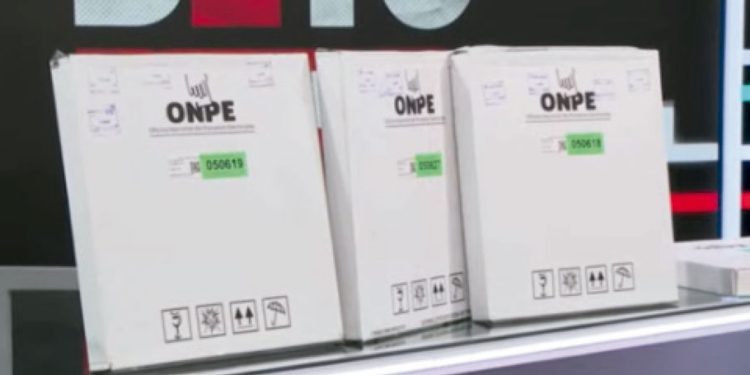 ESCÁNDALO EN ONPE: ENCUENTRAN CIENTOS DE VOTOS EN CAJAS ABANDONADAS EN CALLES DE SURQUILLO