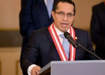 CONGRESISTA EDWARD MÁLAGA RECOLECTA FIRMAS PARA MOCIÓN CENSURA CONTRA EL PRESIDENTE JOSÉ MARÍA BALCÁZAR
