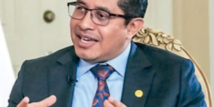 ROBERTO BURNEO IGNORA CUESTIONAMIENTOS: “EL PROCESO ELECTORAL SE HA REALIZADO CON ABSOLUTA NORMALIDAD”