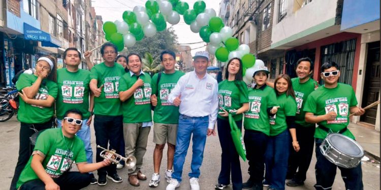 PRESIDENTA KEIKO FUJIMORI RECIBE CARTAS CREDENCIALES DE CINCO EMBAJADORES