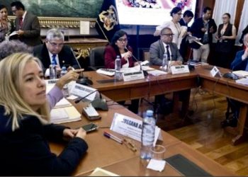 PRESIDENTA KEIKO FUJIMORI RECIBE CARTAS CREDENCIALES DE CINCO EMBAJADORES