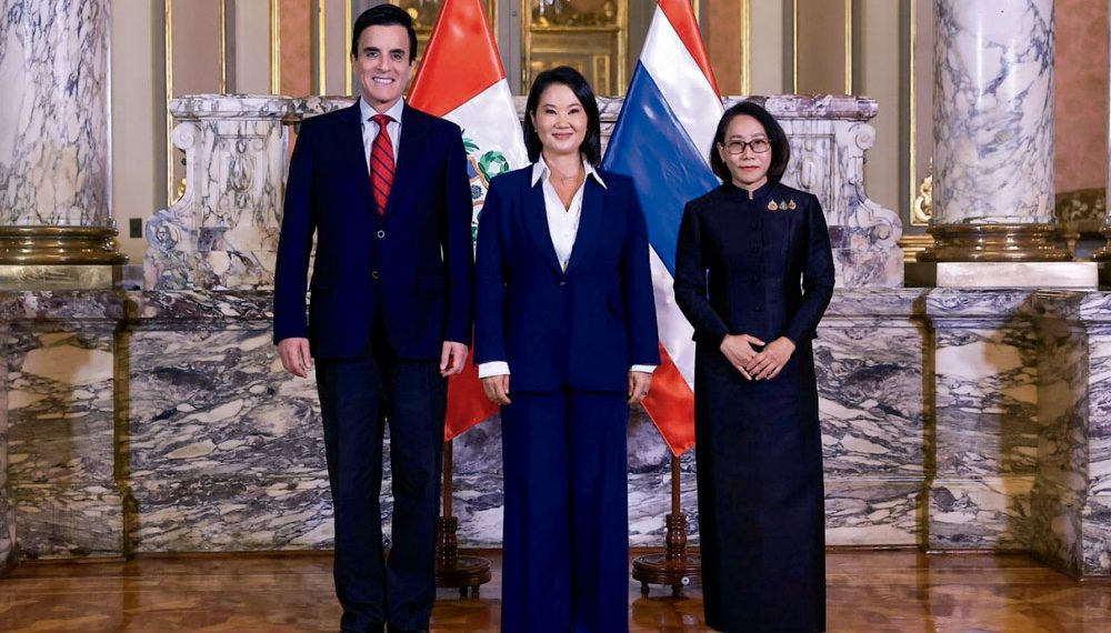 PRESIDENTA KEIKO FUJIMORI RECIBE CARTAS CREDENCIALES DE CINCO EMBAJADORES