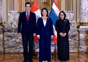 PRESIDENTA KEIKO FUJIMORI RECIBE CARTAS CREDENCIALES DE CINCO EMBAJADORES